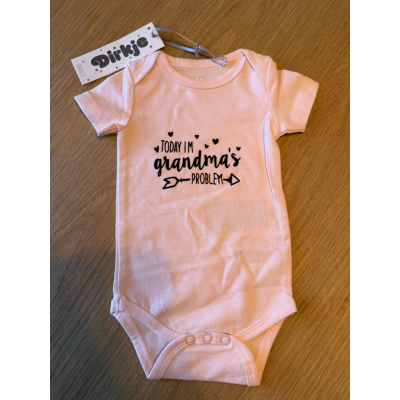 Romper maat 50/56 "Today i'm grandmas problem" Romper maat 50/56 "Today i'm grandmas problem"