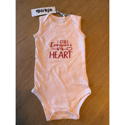 Romper maat 62/68 "I Stole everyones heart" Romper maat 62/68 "I Stole everyones heart"