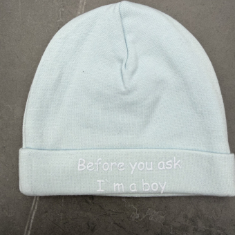 Babymutsje "Before you ask I`am a boy"