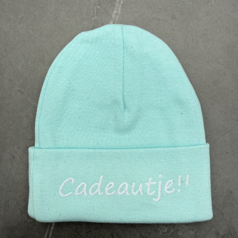 Babymutsje "Cadeautje!"